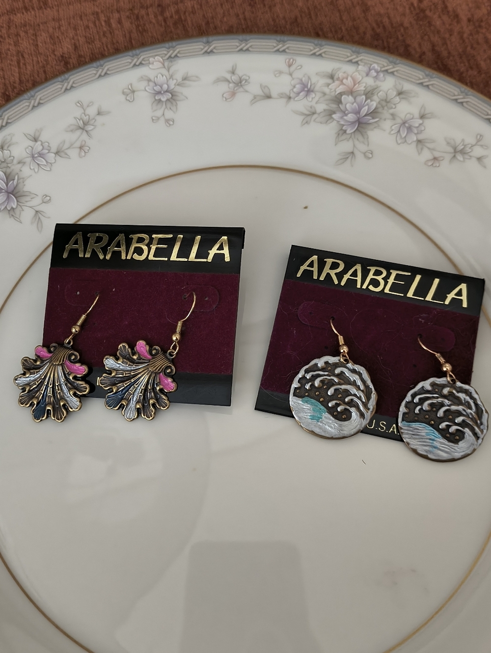 Vtg Set Of 2 Arabella Mermaidcore Ocean Wave  Dangle Shell Earrings Made in USA